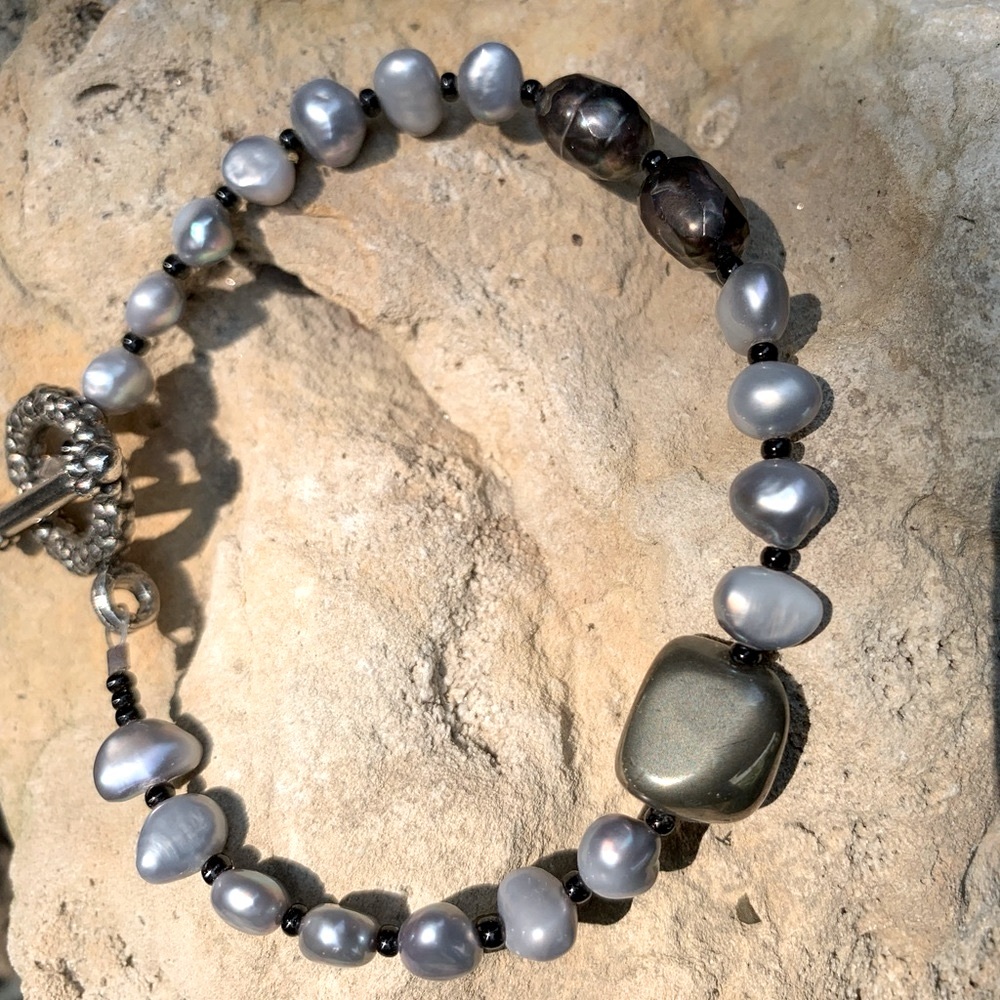 Beautiful long PEARL and Hemitite bracelet/S. Ray